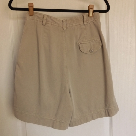 AMI  beige shorts. Size 8. - Picture 2 of 5